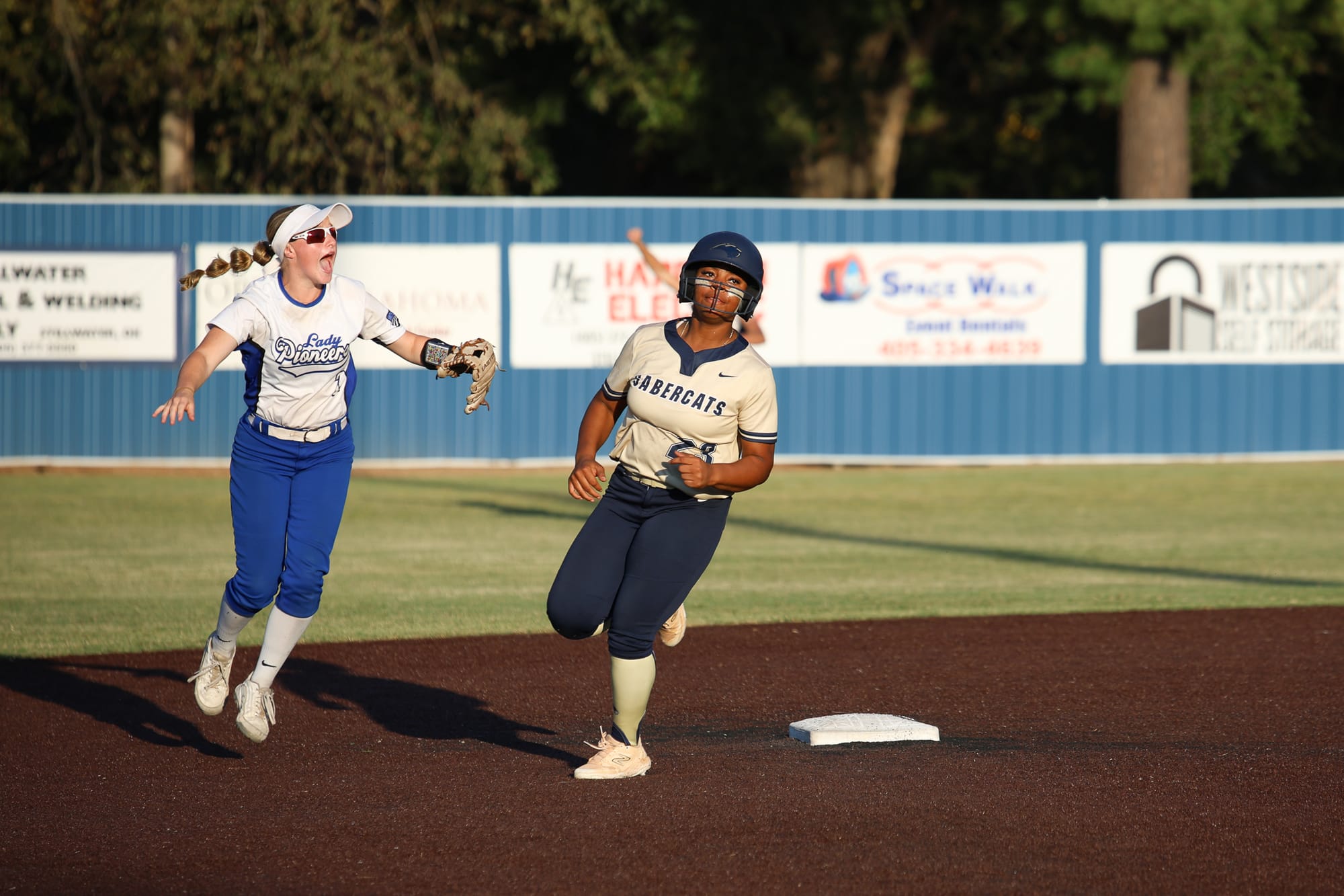 Lady Pioneers Survive Epic Slugfest, Win Regional Title in Extra Innings