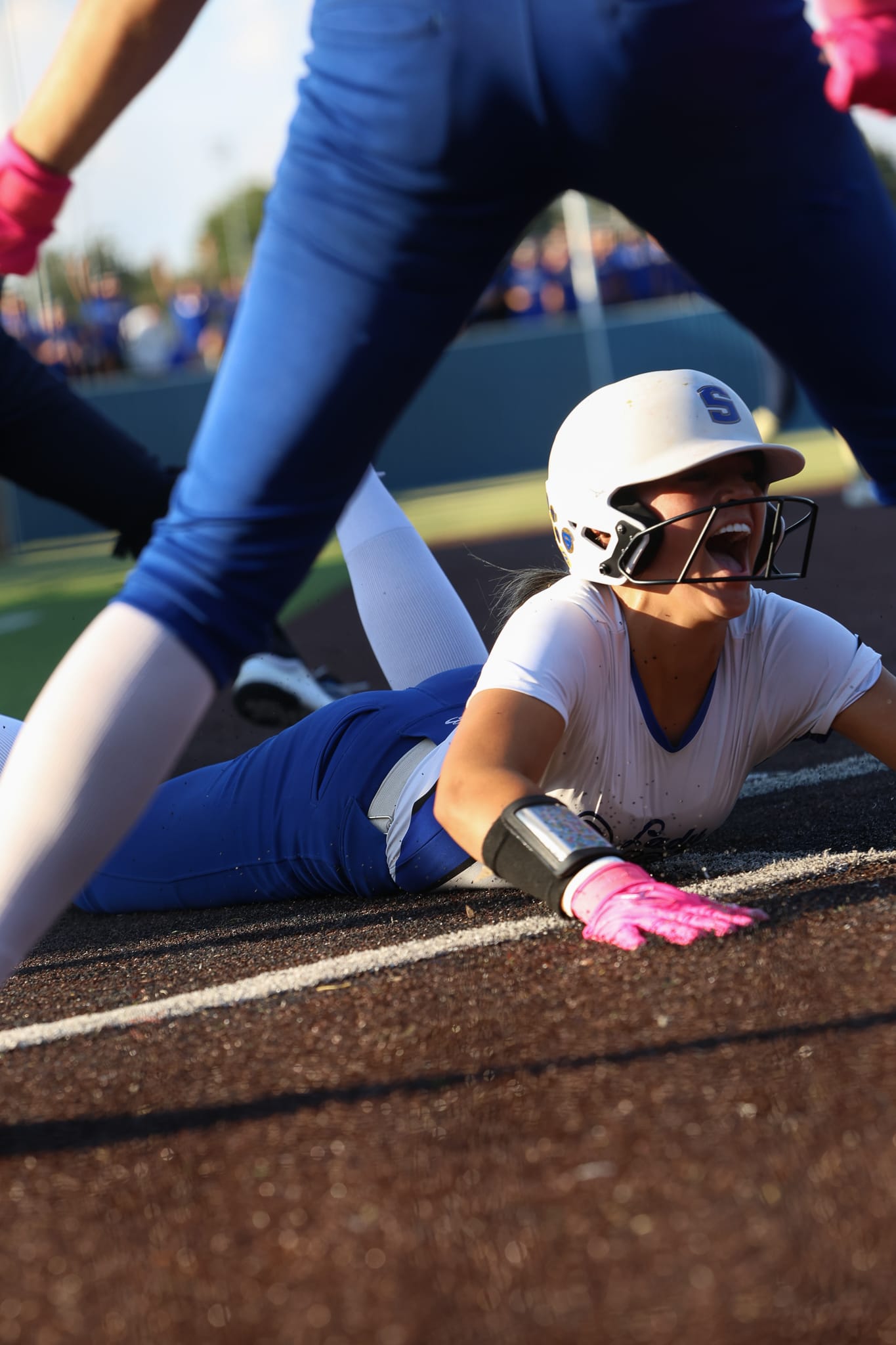 Lady Pioneers Survive Epic Slugfest, Win Regional Title in Extra Innings