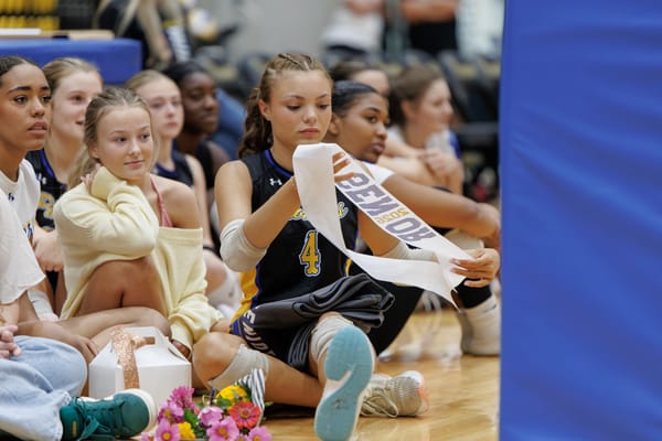 Stillwater honors seniors with win over Moore, rolls through tournament